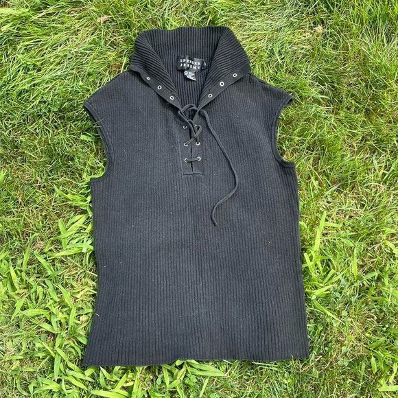 black ribbed sleeveless top - Picture 1 of 3